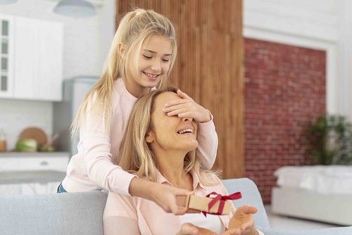 Los españoles gastarán una media de 65 euros en regalos para el Día de la Madre en 2024